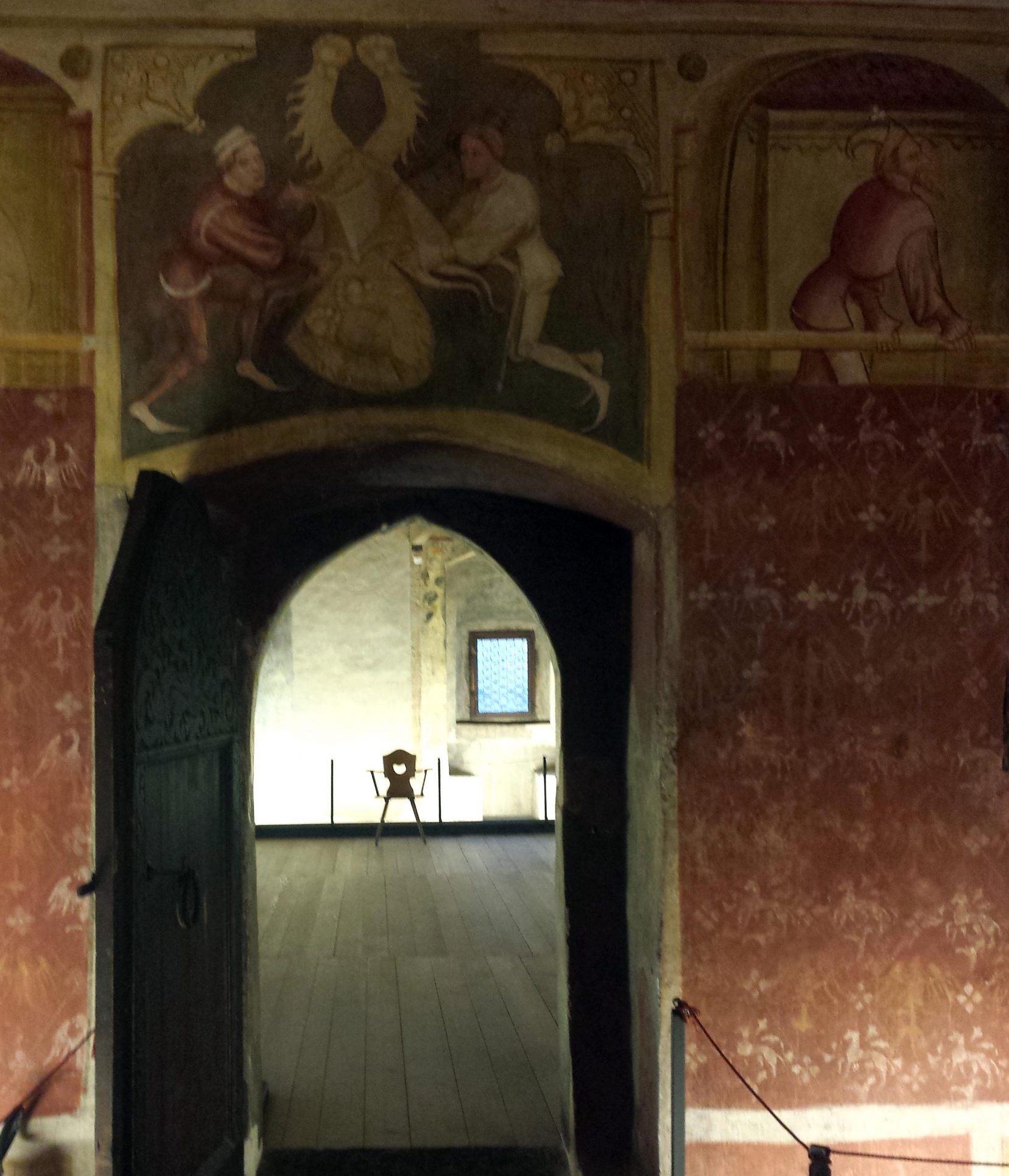 interni di castel roncolo di bolzano con affreschi