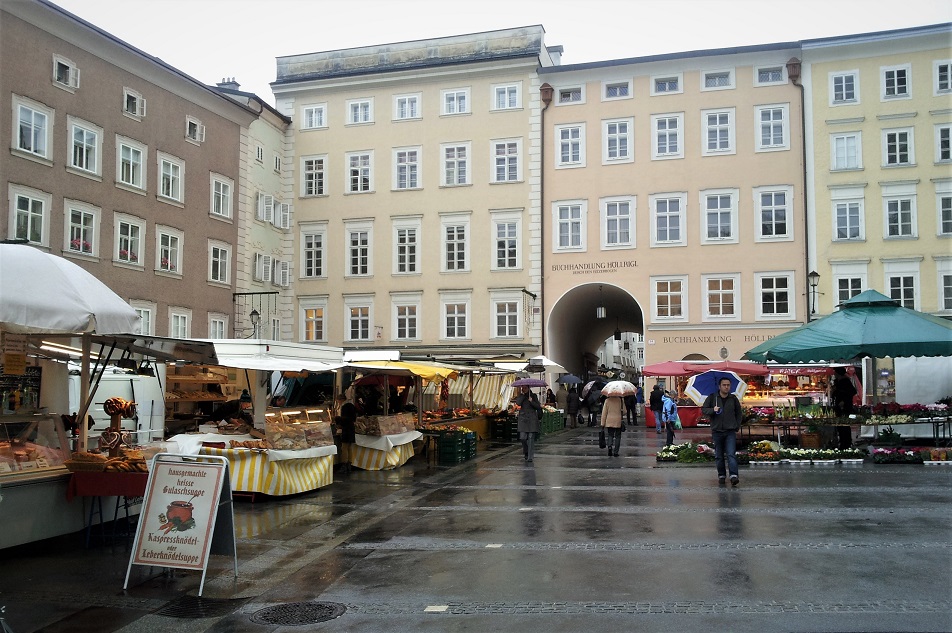 mercato di salisburgo in Universitatsplatz