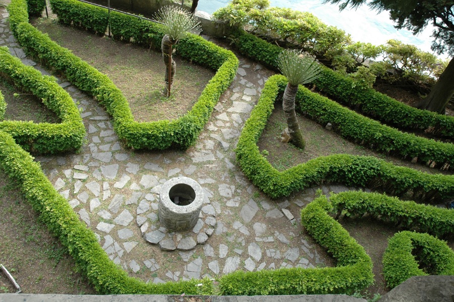eleganti giardini di villa monastero da vedere a varenna
