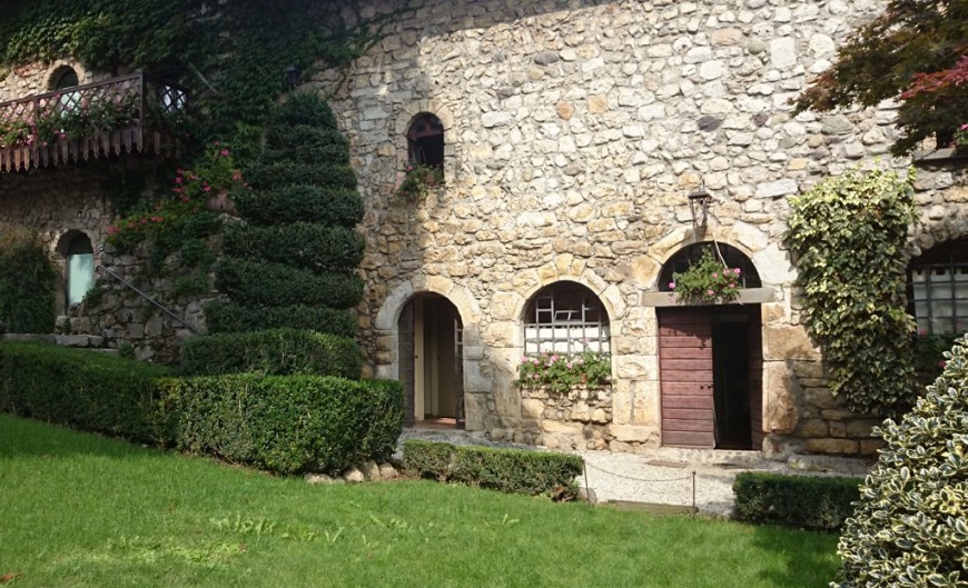 cortili del castello di monasterolo_bergamo