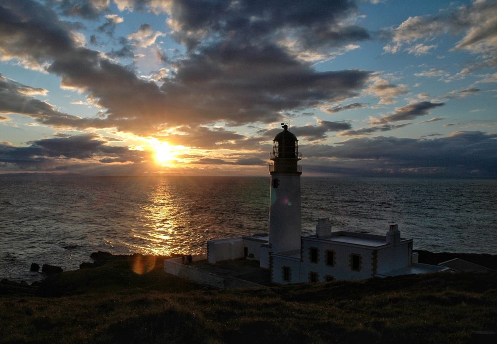 tramonto al faro in scozia rua reidh lighthouse da sogno