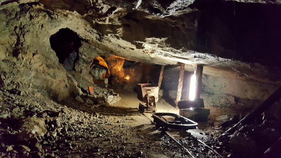 interno delle miniere di dossena in val brembana