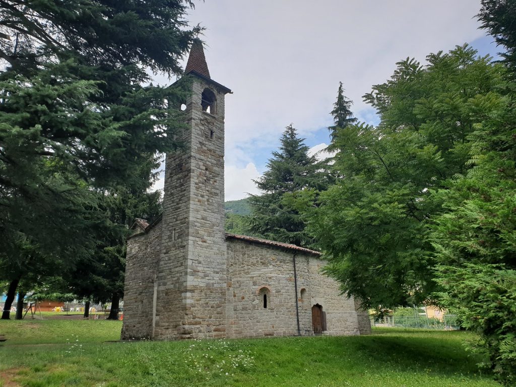 Chiesa di San Pietro in Vincoli sul Lago di Endine
