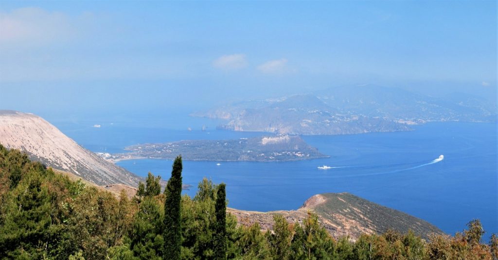 Panorama da Capo Grillo sull'Isola di Vulcano